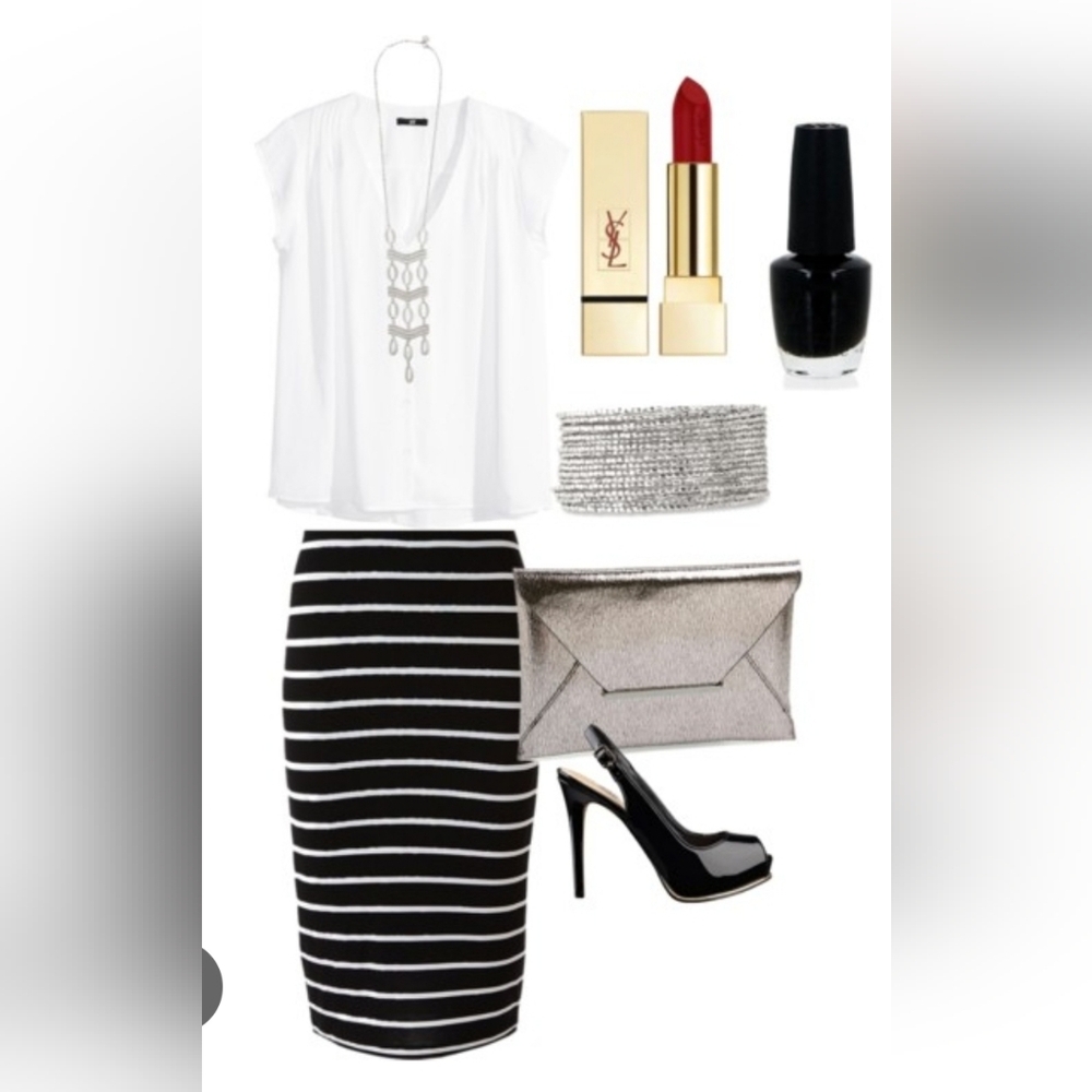 Striped Black and White Women's Skirt Size S ?